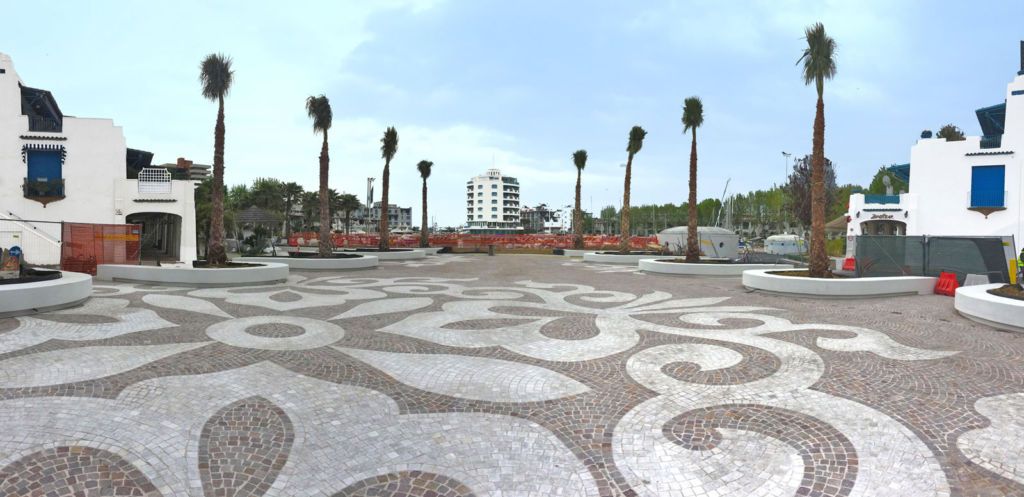 Portoverde. Nuova piazza Colombo