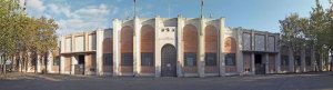La monumentale facciata del Neri