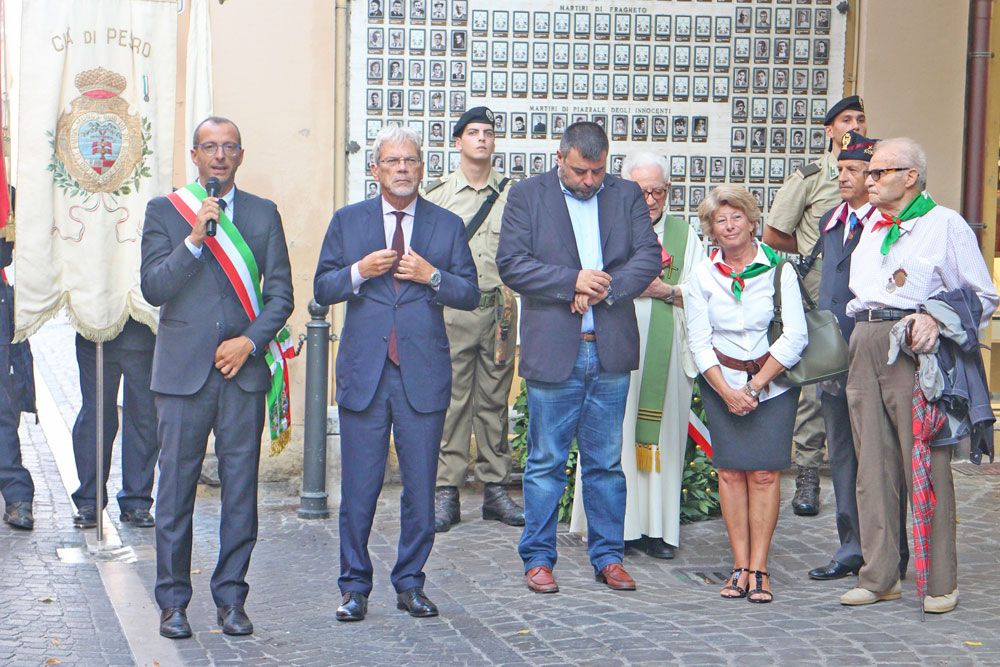 Il sindaco di Pesaro Matteo Ricci con il ministro Claudio De Vincenti
